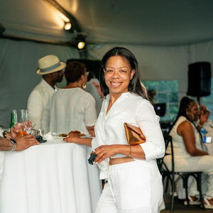 Meet your Posher, Mikina